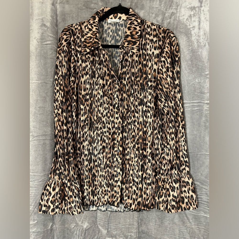 Good American Plisse Leopard Print Long Sleeve Button Blouse Pleated Size 1/2